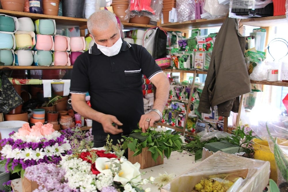 Anneler Günü çiçeklerine virüs önlemi 