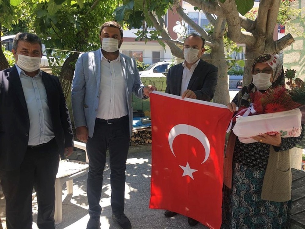 Anneler günü nedeniyle yaşlı anneler ziyaret edildi 