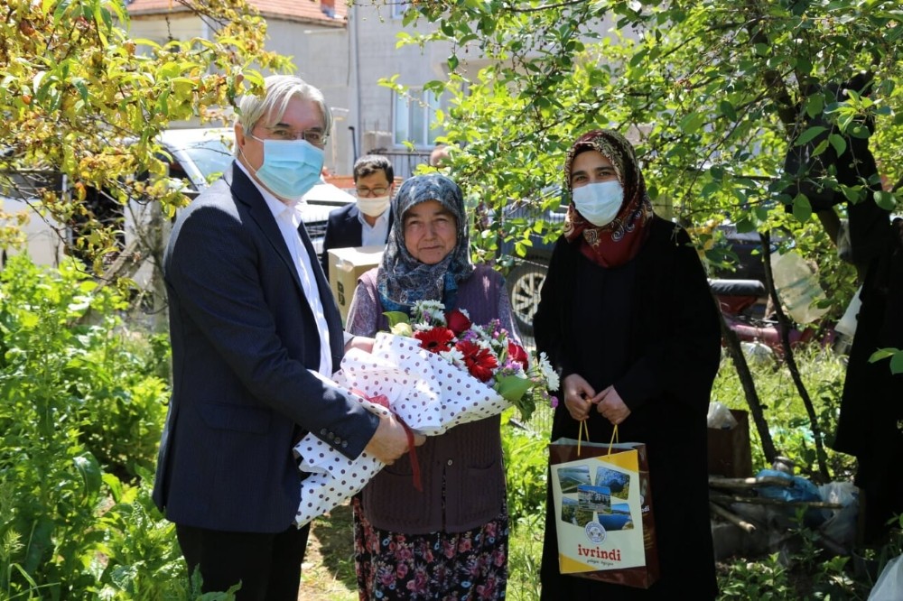 Anneler Günü’nde Şehit Annelerine anlamlı ziyaret 