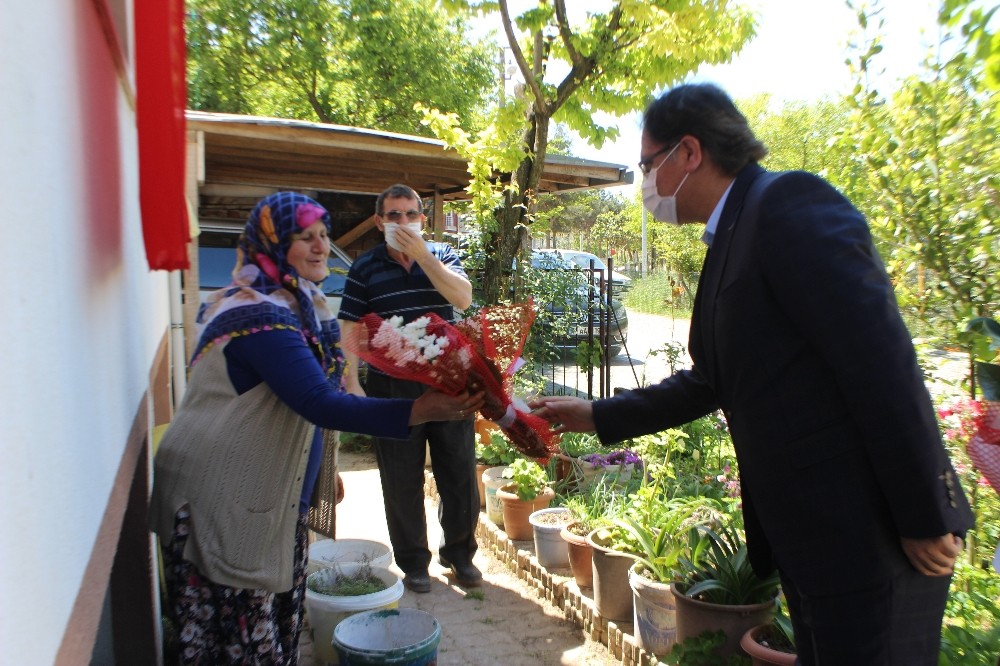 Anneler Gününde şehit annelerini yalnız bırakmadılar 