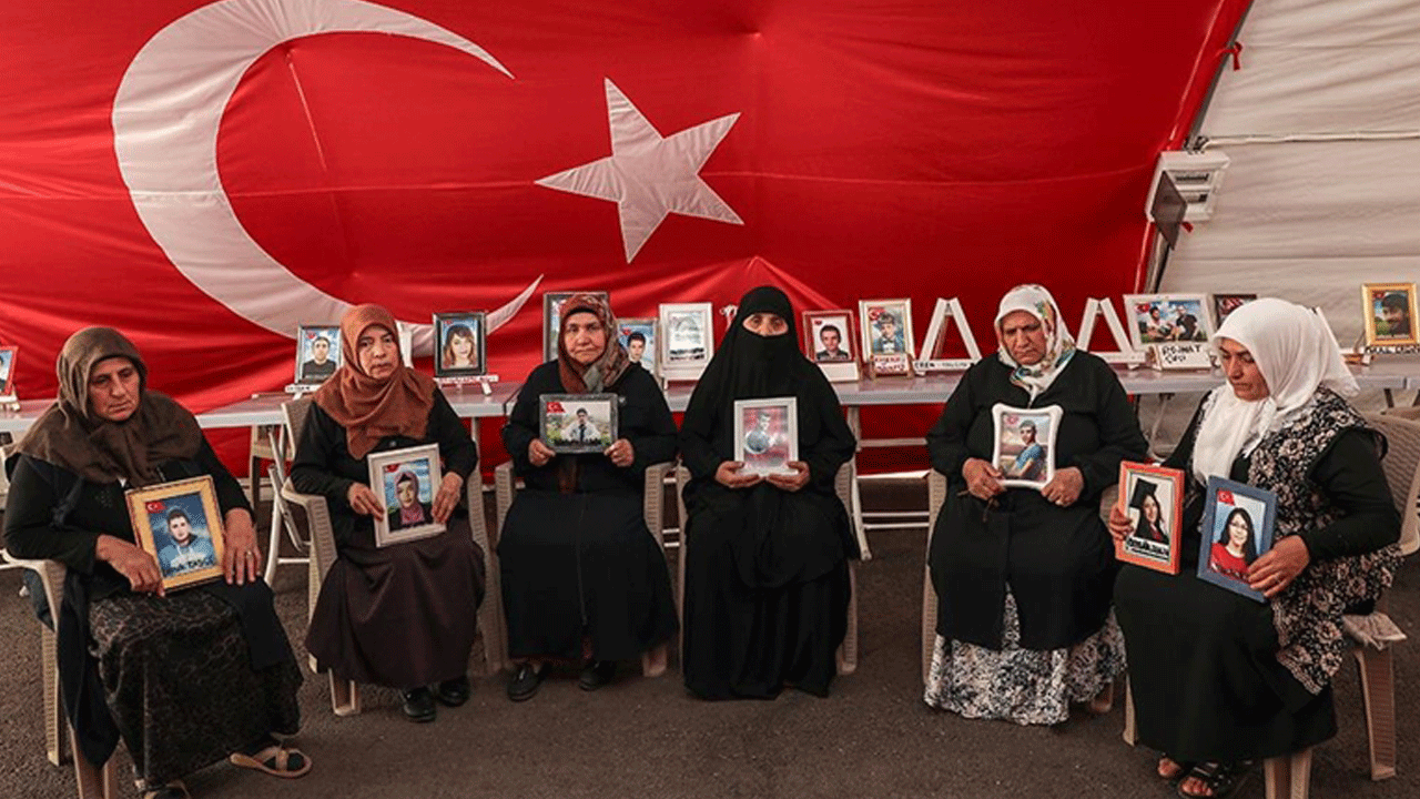 ‘Anneler Günü’nü de nöbette, evlatlarını bekleyerek geçirdiler: Terörsüz Türkiye hepimizin hayaliydi