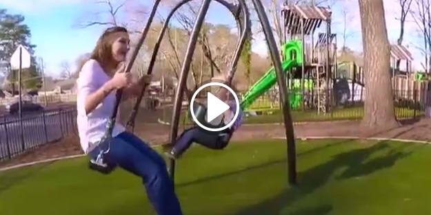 Anneler için harika bir salıncak