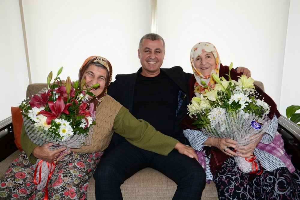 Annelere 10 bin çiçek hediye edilecek 