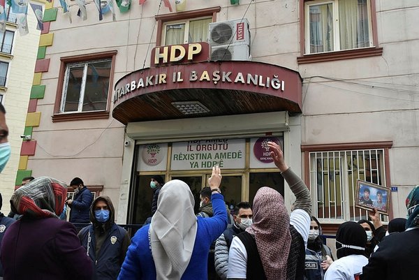 Annelere alçak iftira HDP'nin elinde patladı