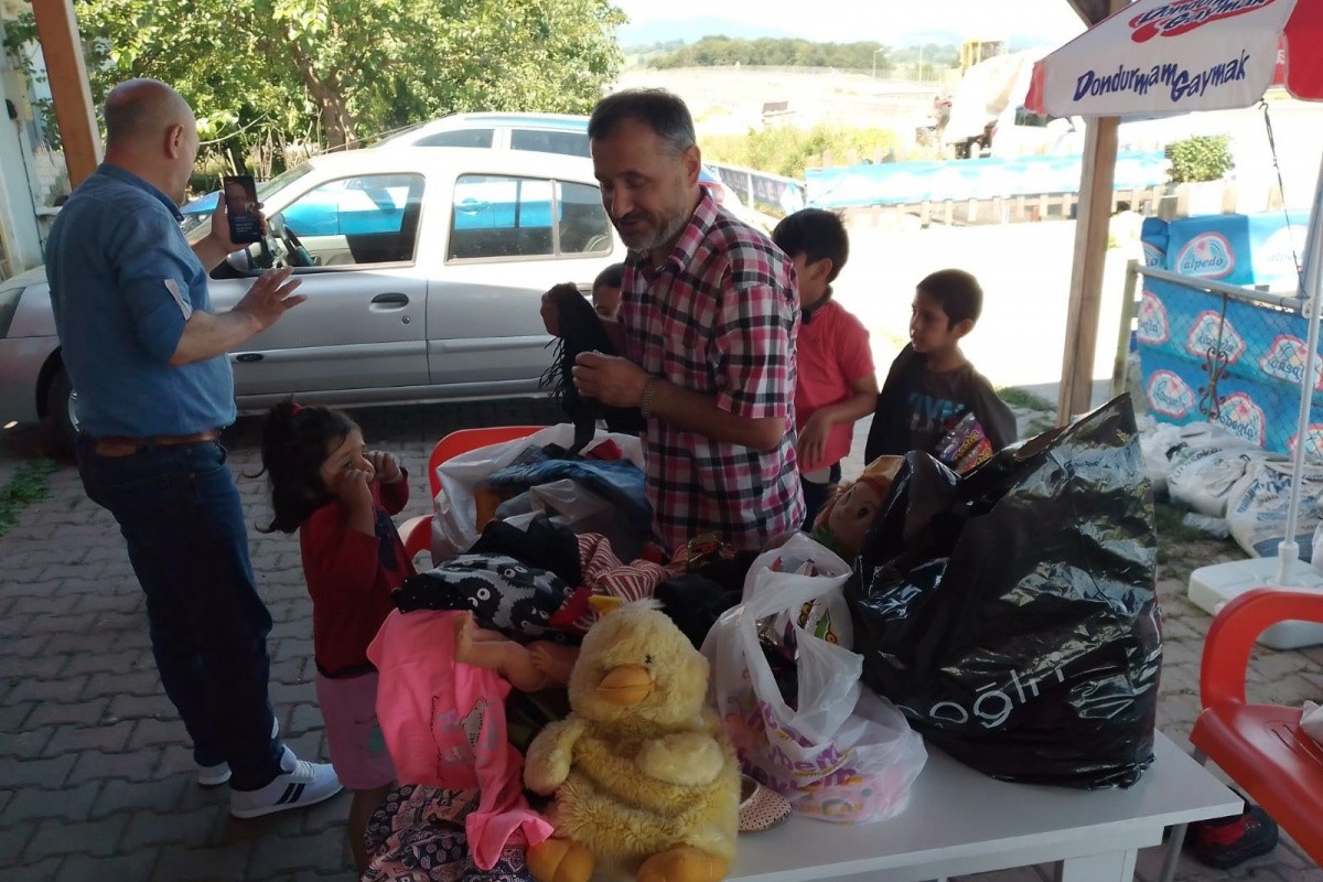 Anneleri tarafından terk edilen 4 çocuğa hayırseverler yardım eli uzattı