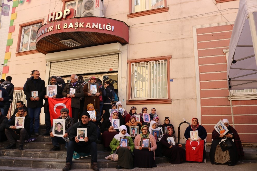 Annelerin 141 günlük evlat nöbetinde aile sayısı 69 oldu 
