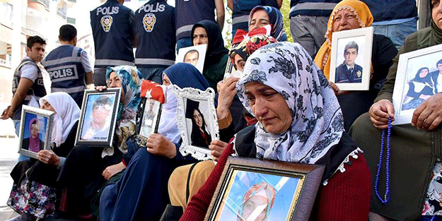 Annelerin acısı HDP binasında başladı