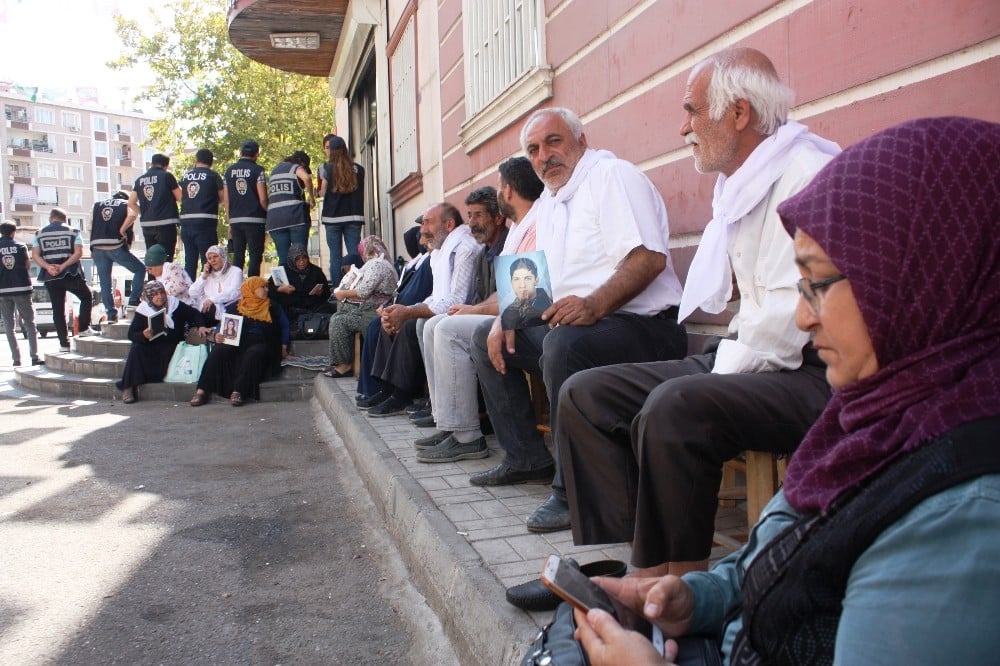 Annelerin HDP önündeki oturma eylemi 10’uncu gününde 