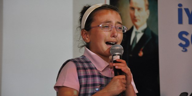 'Annem' dedi...Hem ağladı, hem ağlattı