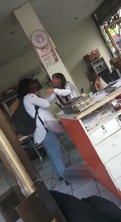Annesi bıçaklanan küçük kızın feryadı: 