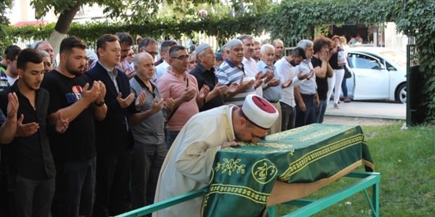Annesi ve sevgilisi tarafından öldürülen minik Eymen için gözyaşları sel oldu