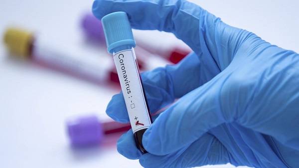 Annesi ya da babası korona olan çocuk okula gidemez mi?