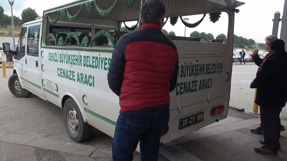 Annesini döven ağabeyini 20 yerinden bıçakladı 