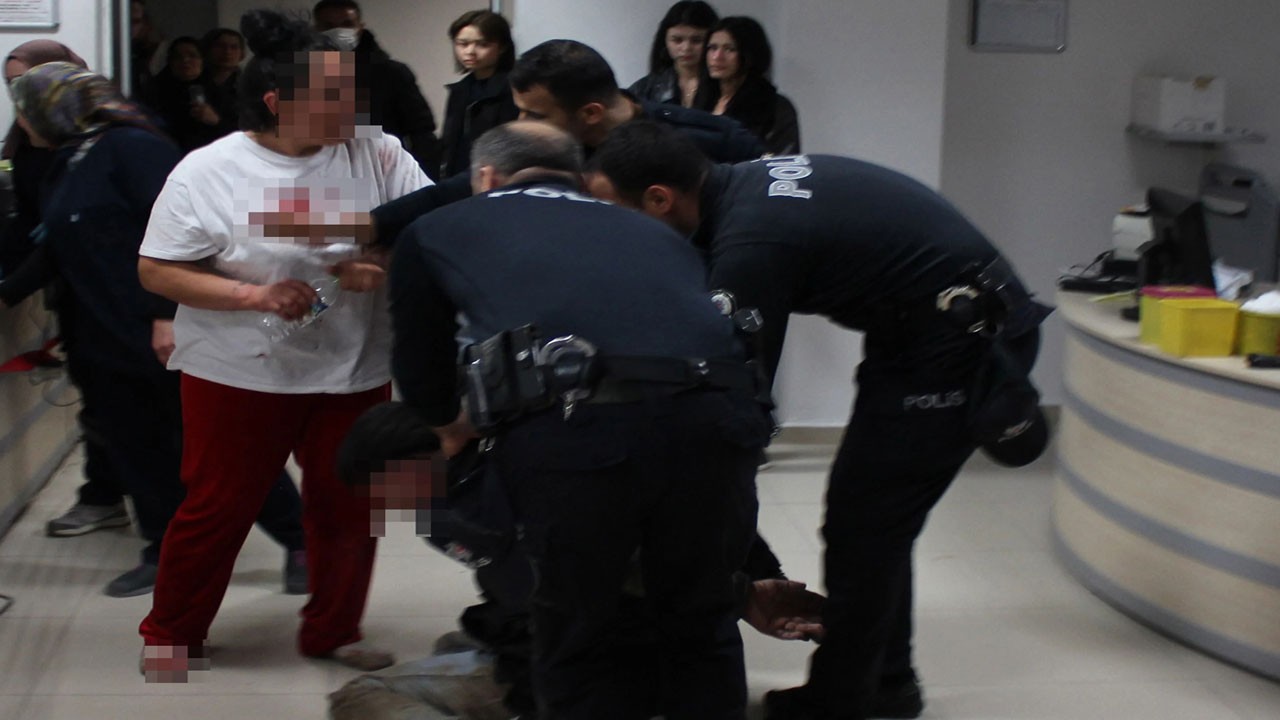 Annesini evde aşığıyla basıp bıçakladı, anne ise polisleri tokatladı!
