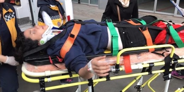 Annesini okulda gören öğrenci okulun ikinci katından..