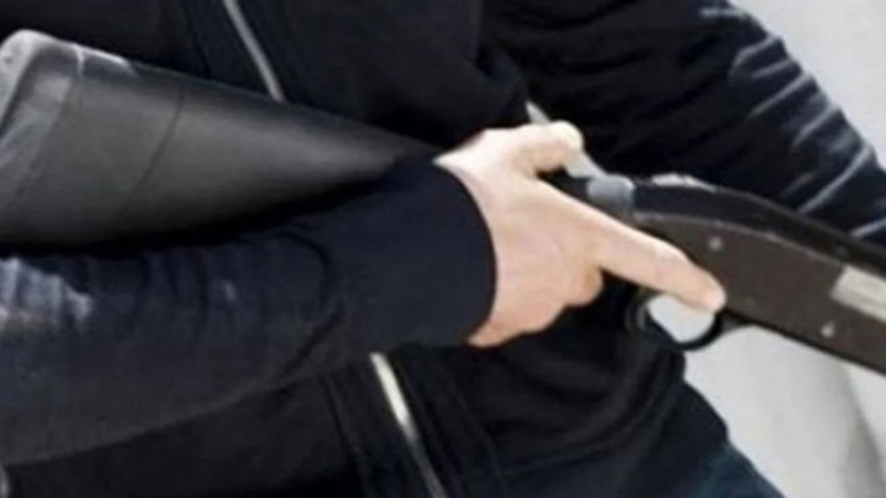 Annesini pompalı tüfekle katletti