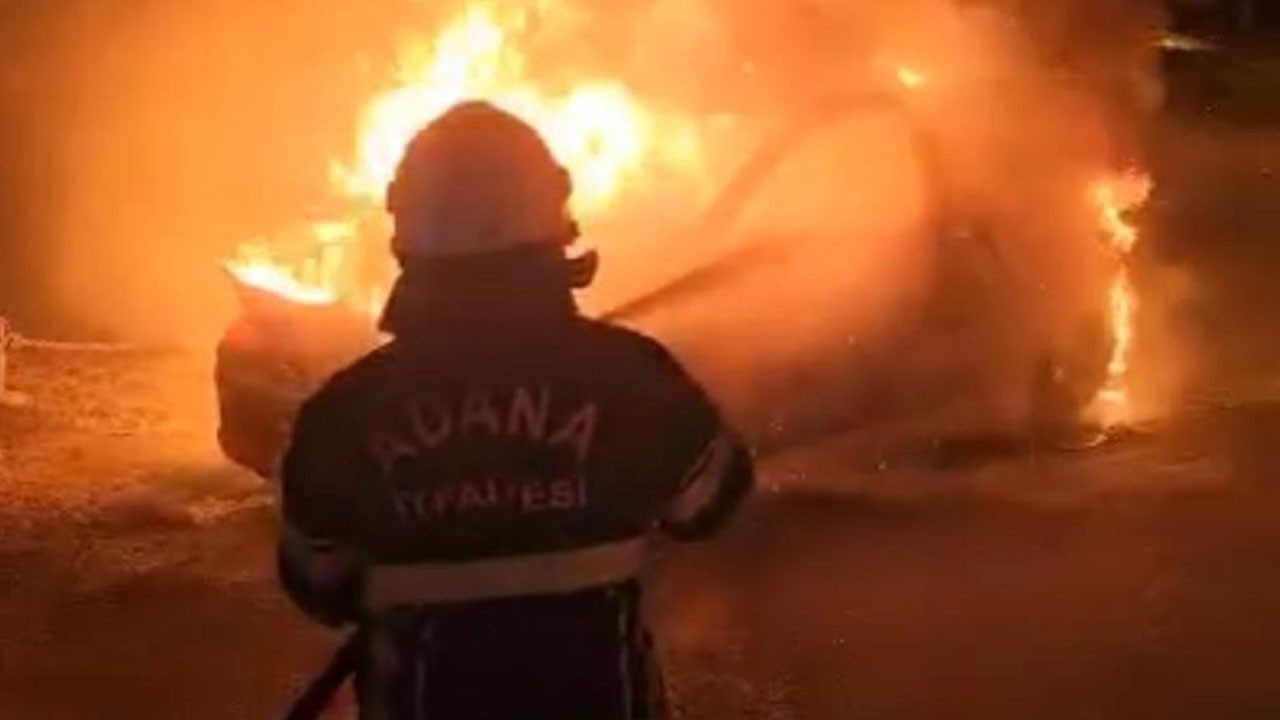 Annesinin arabasını ateşe verdi! Bakın neden