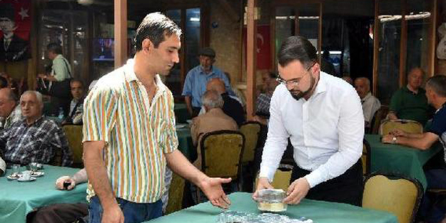 Annesinin yaptığı tatlılardan kazandığı parayla vekillik başvurusu yaptı!