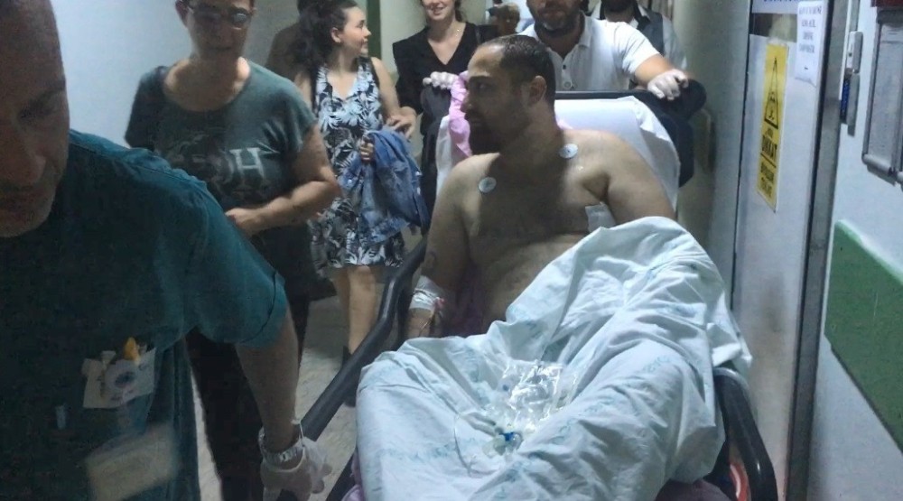 Annesiyle birlikte köpeğini gezdirmeye çıkardı, sokak ortasında dehşeti yaşadı 