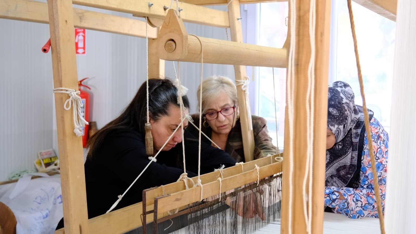 Antakya’da ipek el dokumacılığı geleneği kursiyerlerin tezgahında yaşıyor