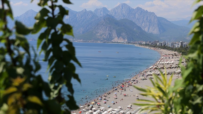 Antalya 8 ayda 10 milyonu aşkın turist ağırladı