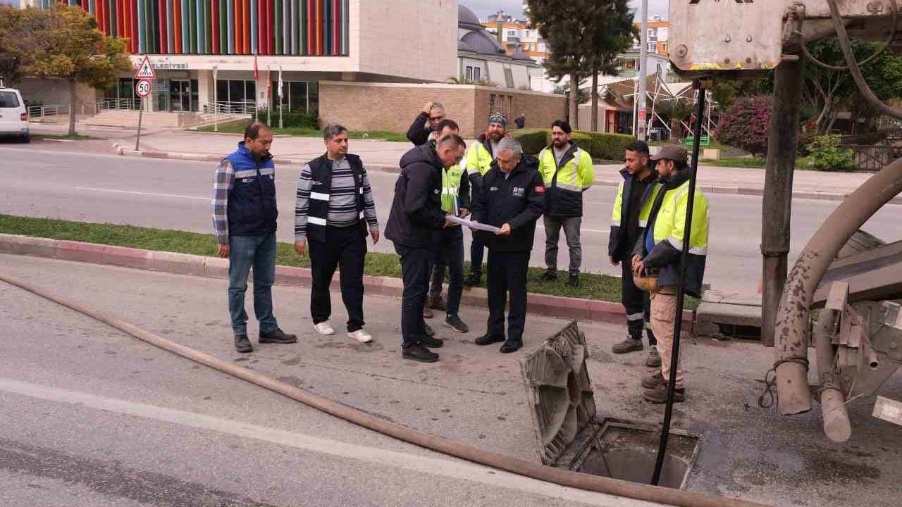 Antalya alarmda ekipler sahada! Sarı kod sonrası su baskınına karşı seferberlik başladı