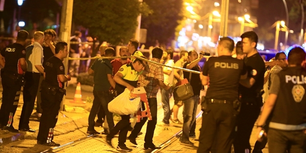 Antalya Cumhuriyet Meydanı'nda patlama: 2 yaralı!