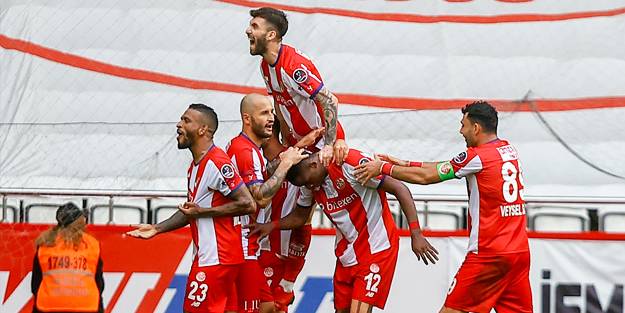 Antalya Derbisi'nde üç gol!