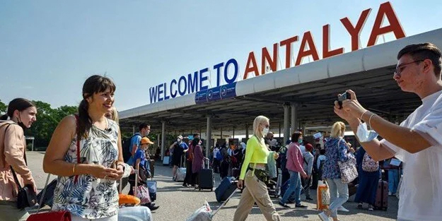 Antalya Havalimanı Türkiye'yi şaşırtmadı: Hem uçak hem de yolcu trafiğinde Türkiye tarihi rekor yaptı