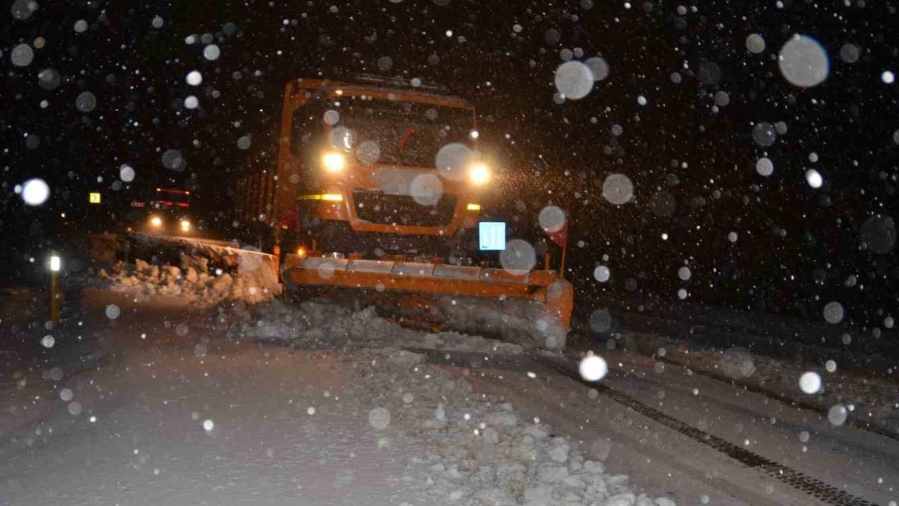 Antalya-Konya Karayolu'nda ulaşım zorlukla sağlanıyor