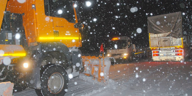 Yola çıkacaklar dikkat! Yoğun kar yağışı etkili oluyor