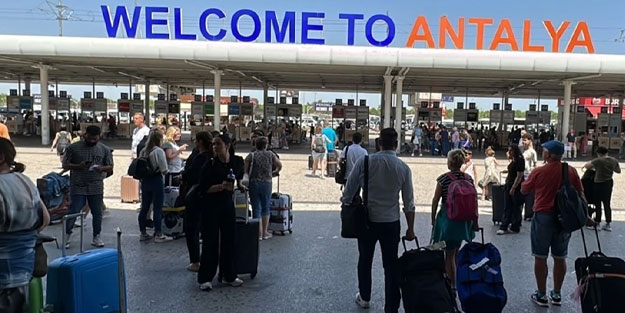 Antalya mı Yunan adaları mı? Turistler akın etti!