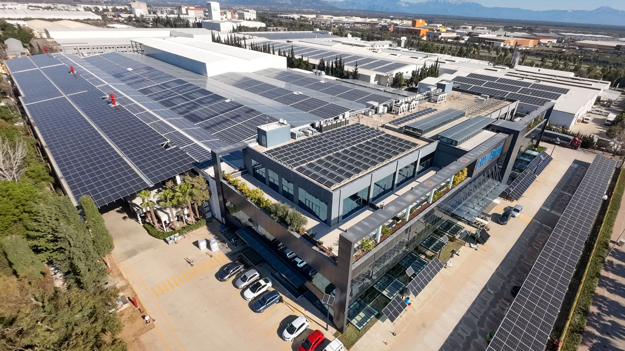 Antalya OSB’de 99 fabrikanın çatısı enerji üretiyor
