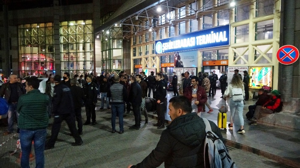 Antalya otogarında şehirlerarası yolculuk kısıtlaması yoğunluğu 
