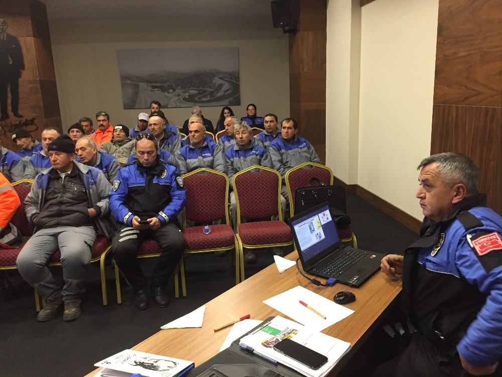Antalya polisinden temizlik işçilerine seminer 