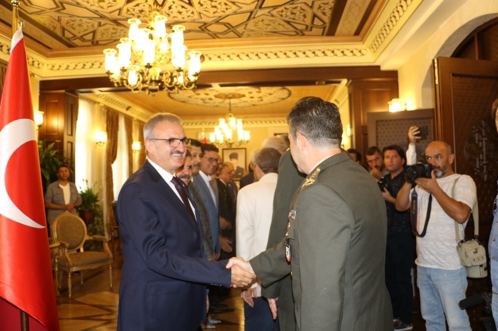 Antalya protokolü bayramlaştı 