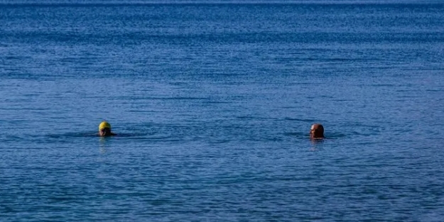 Antalya sahilinde panik! Herkes boğulduğunu sandı: Gerçek bambaşka çıktı!