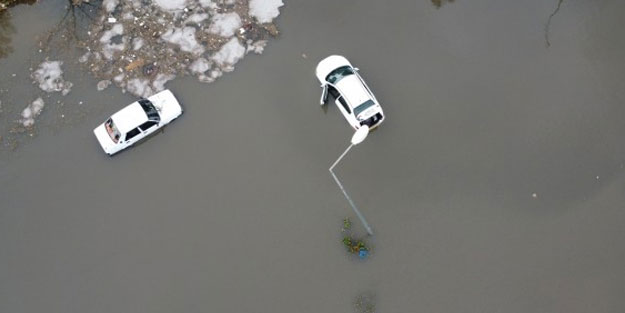 Antalya, sel sularına teslim oldu: Bir kişi hayatını kaybetti, 3 ilçede okullar yarın da tatil