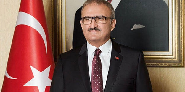 Antalya Valisi Karaloğlu’ndan sosyal mesafe isyanı