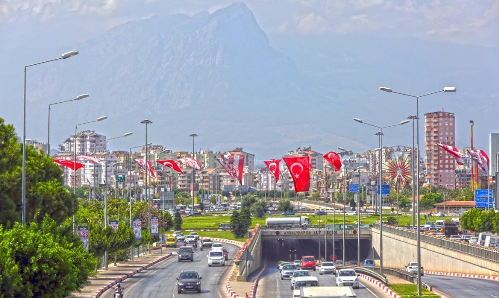 Antalya ve ilçelerinde bayrak kampanyası yeniden başlıyor. 