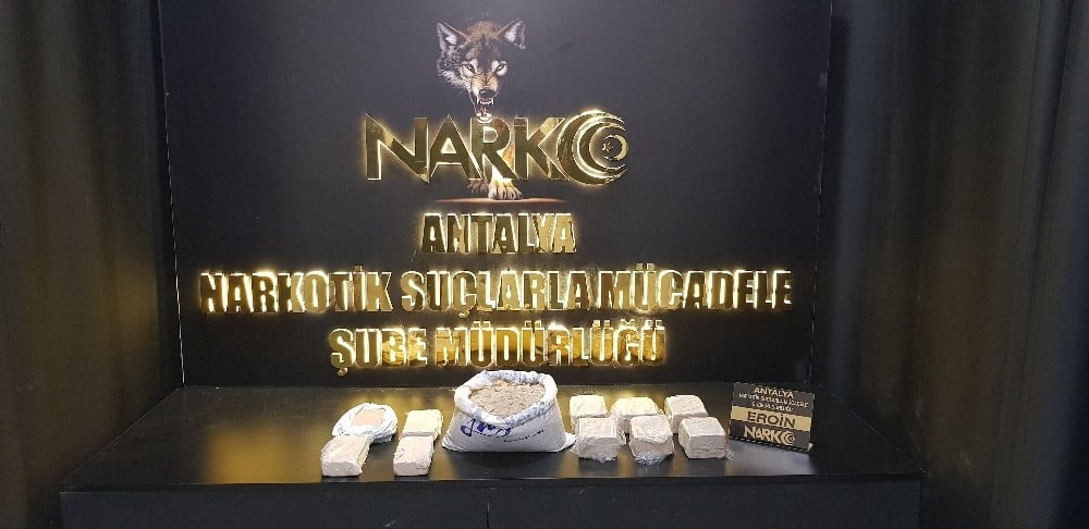 Antalya’da 10 kilo 420 gram uyuşturucu ele geçirildi 