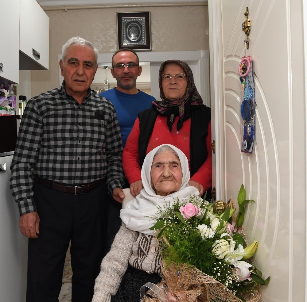 Antalya’da 104 yaşındaki Mavize anneye Anneler Günü sürprizi 