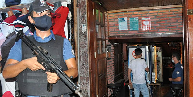 Antalya'da 1500 personelle koronavirüs denetimi yapıldı