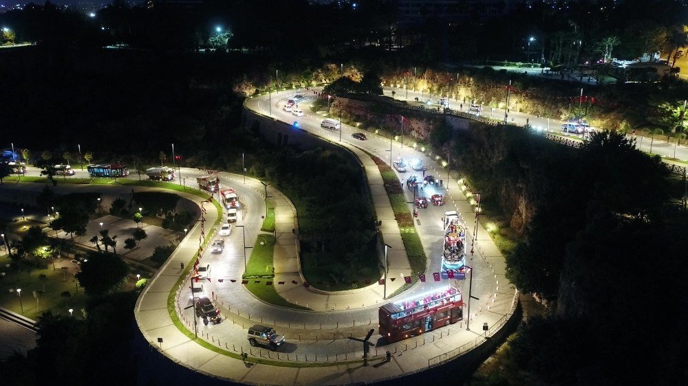 Antalya’da 19 Mayıs’a sosyal mesafeli fener alayı 
