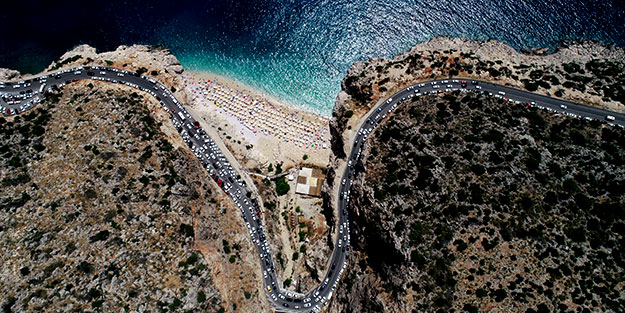 Antalya'da 3 km'lik araç kuyruğu