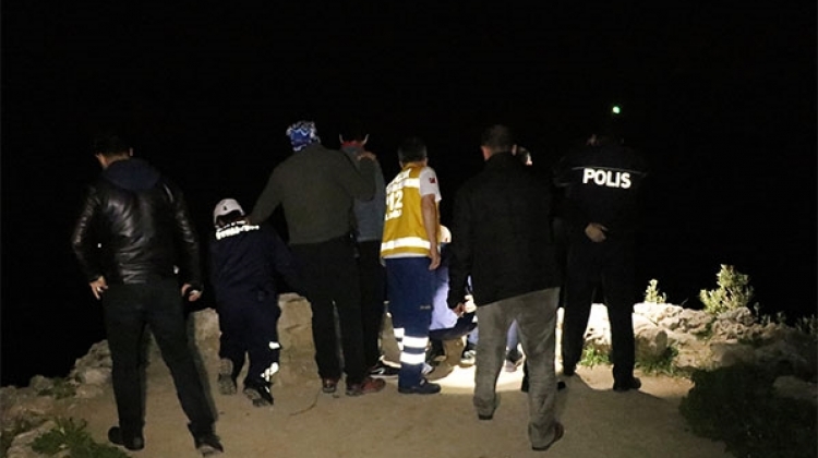 Antalya’da 30 metrelik falezlerden düştü