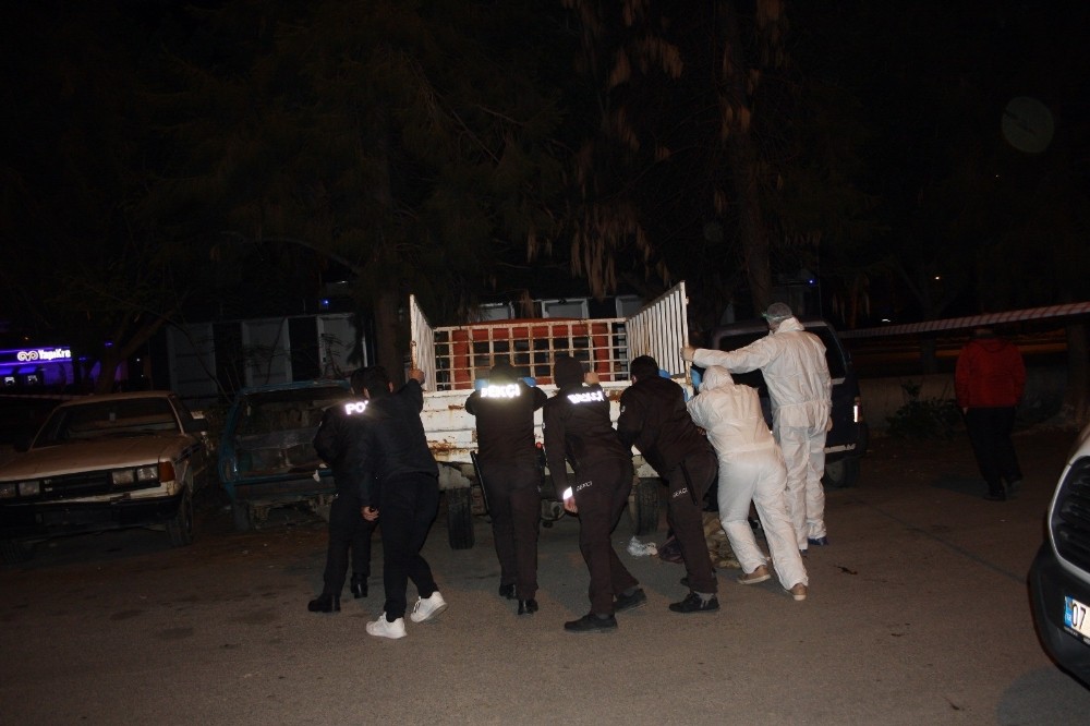 Antalya’da 4 aydır yaşadığı araçta ölü bulundu 