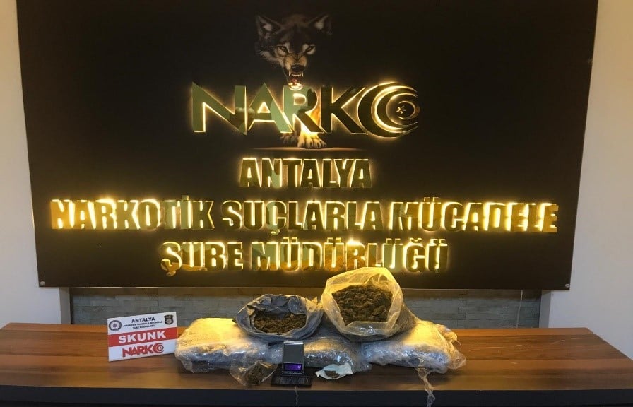 Antalya’da 4 buçuk kilo uyuşturucu ele geçirildi 
