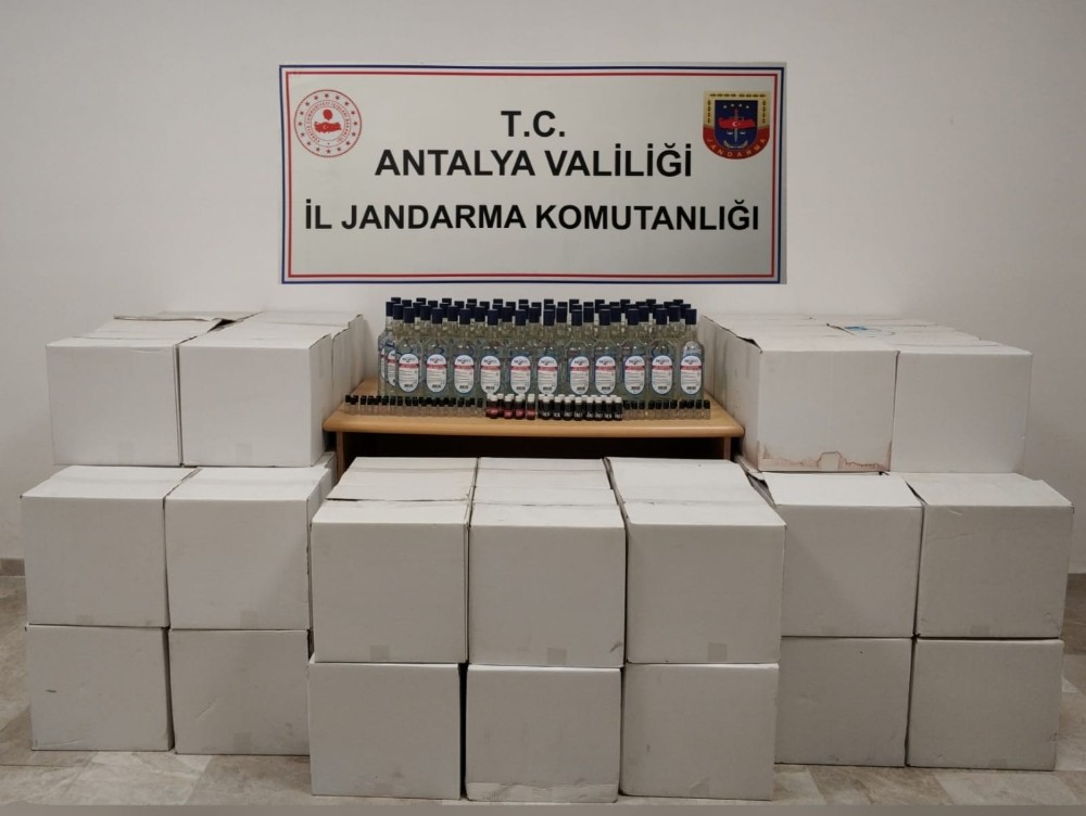 Antalya’da 675 litre etil alkol ve 81 adet içki aroması ele geçirildi 