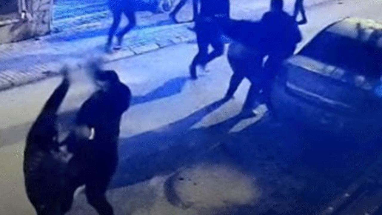 Antalya'da alacak verecek kavgası: Zincir ve sopalarla birbirilerine girdiler!